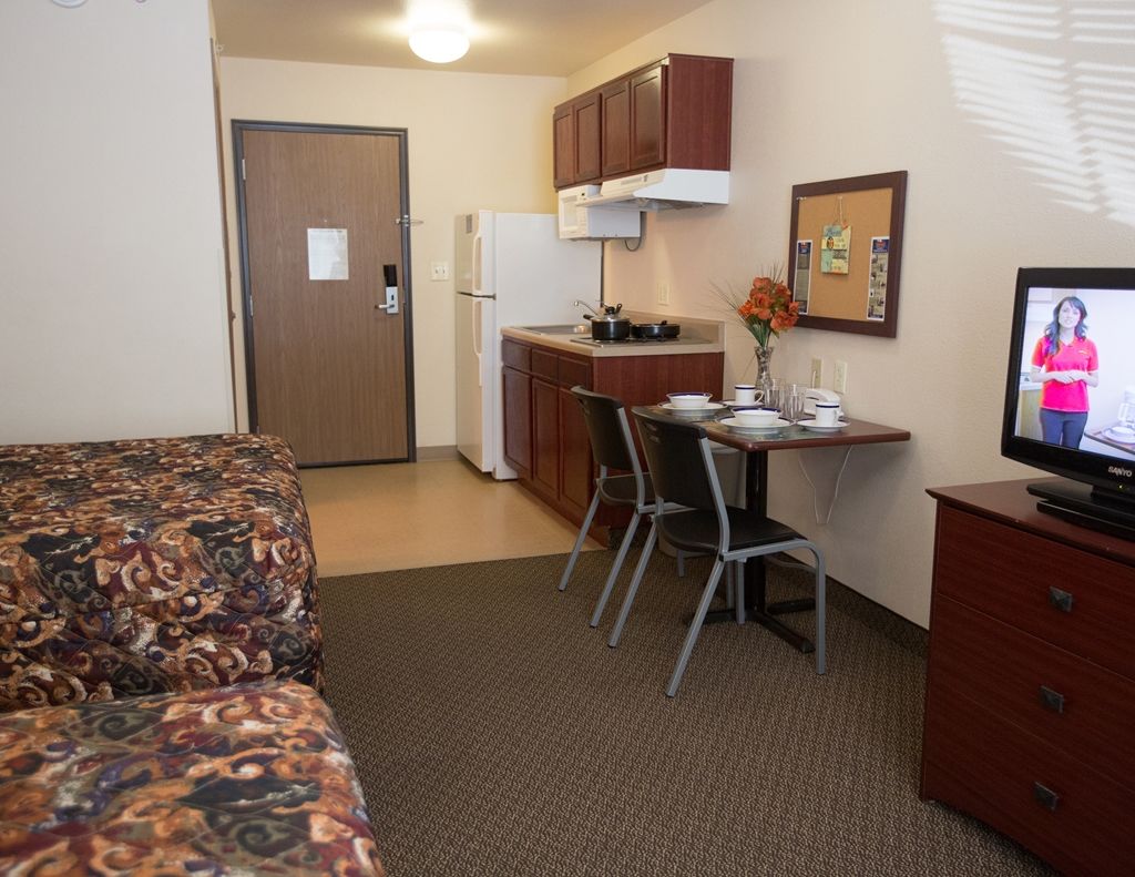 Woodspring Suites Kansas City Liberty Room photo