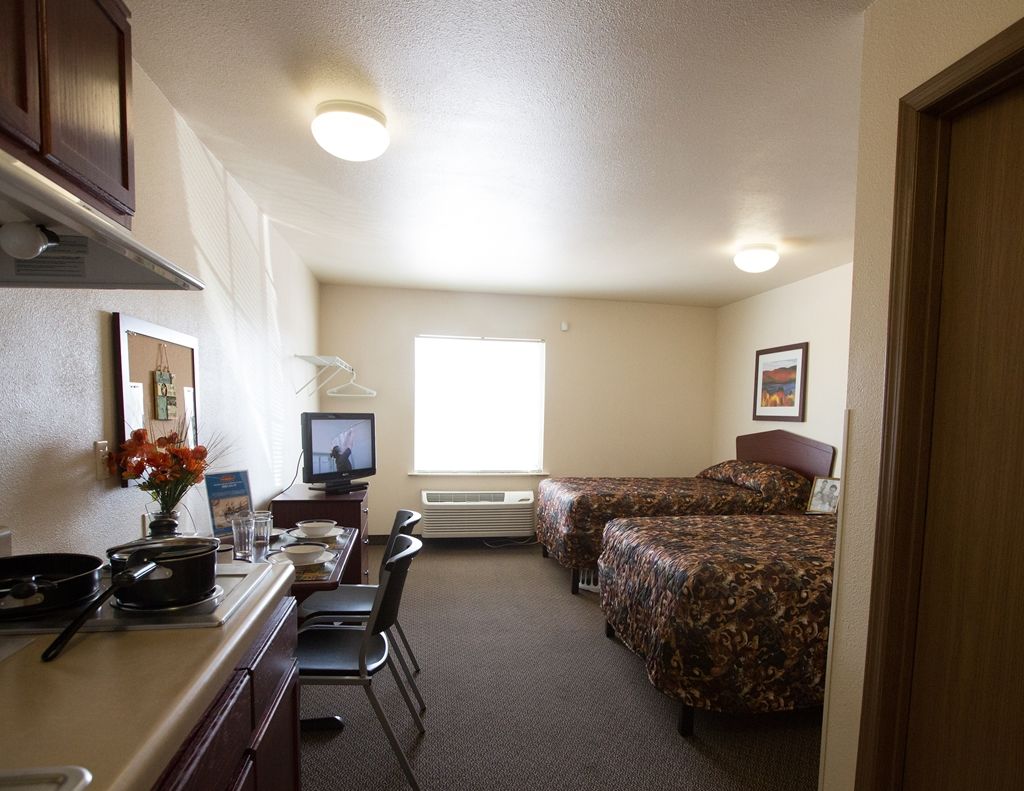 Woodspring Suites Kansas City Liberty Room photo