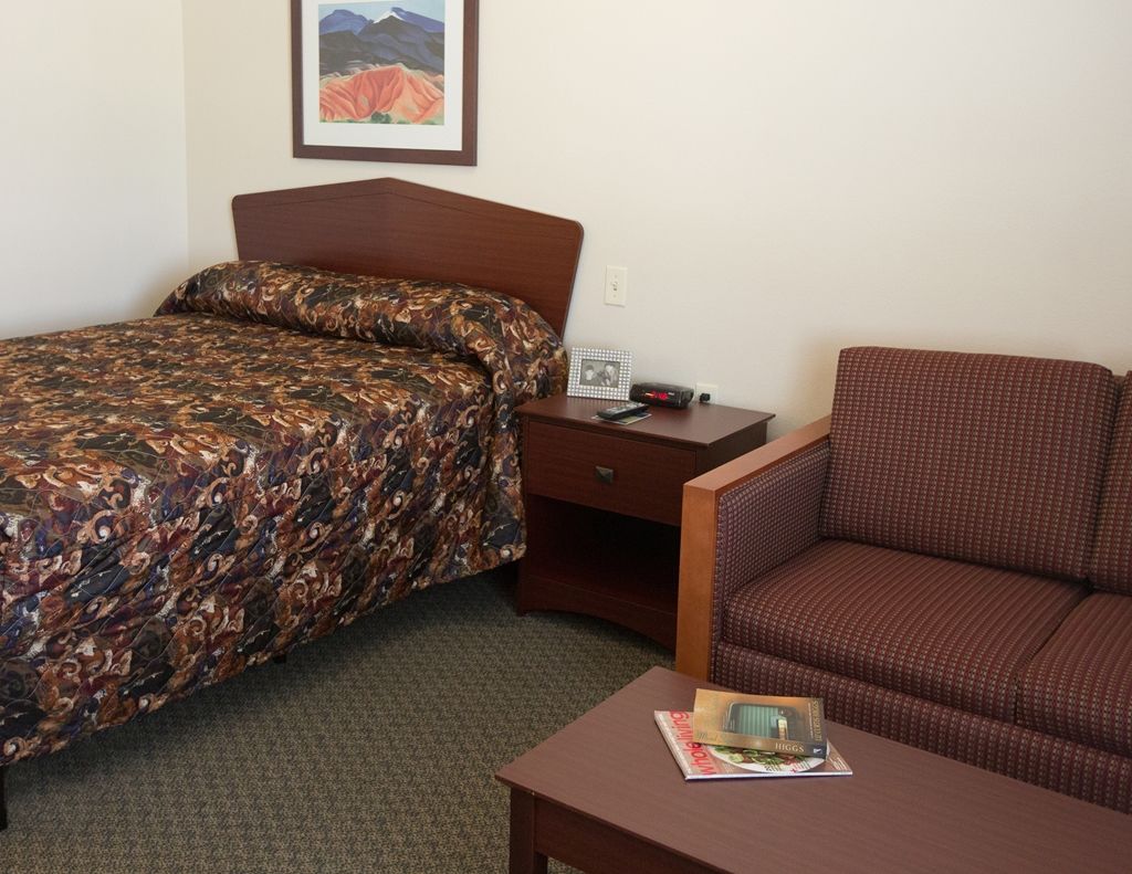 Woodspring Suites Kansas City Liberty Room photo