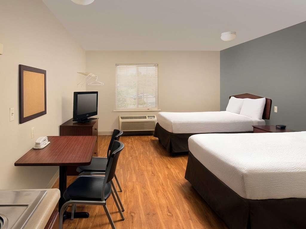 Woodspring Suites Kansas City Liberty Room photo